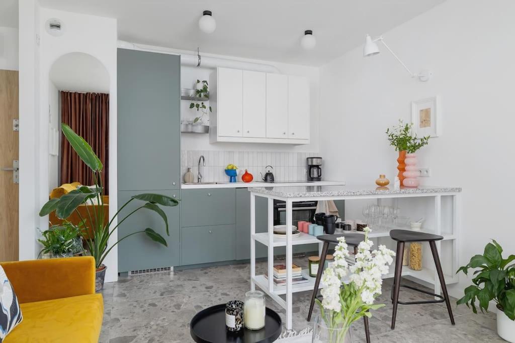 Apartment With Balcony, Private Parking - Bagry Lake - Goszczynskiego 1 Krakow Exterior photo